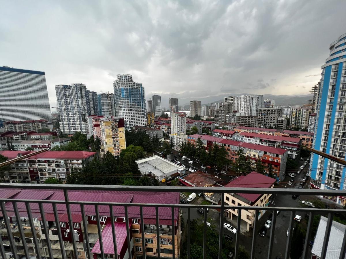 Sea Apartments Batumi Bagian luar foto