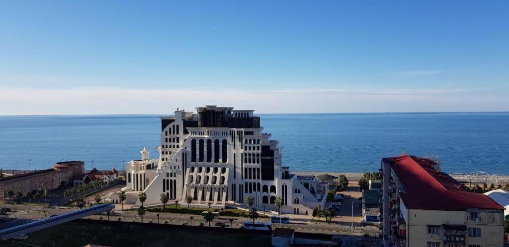 Sea Apartments Batumi Bagian luar foto